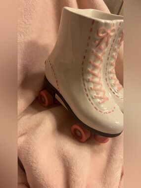 Retired Ceramic Electric Roller Skate Oil Wax Warmer Pink White Vintage